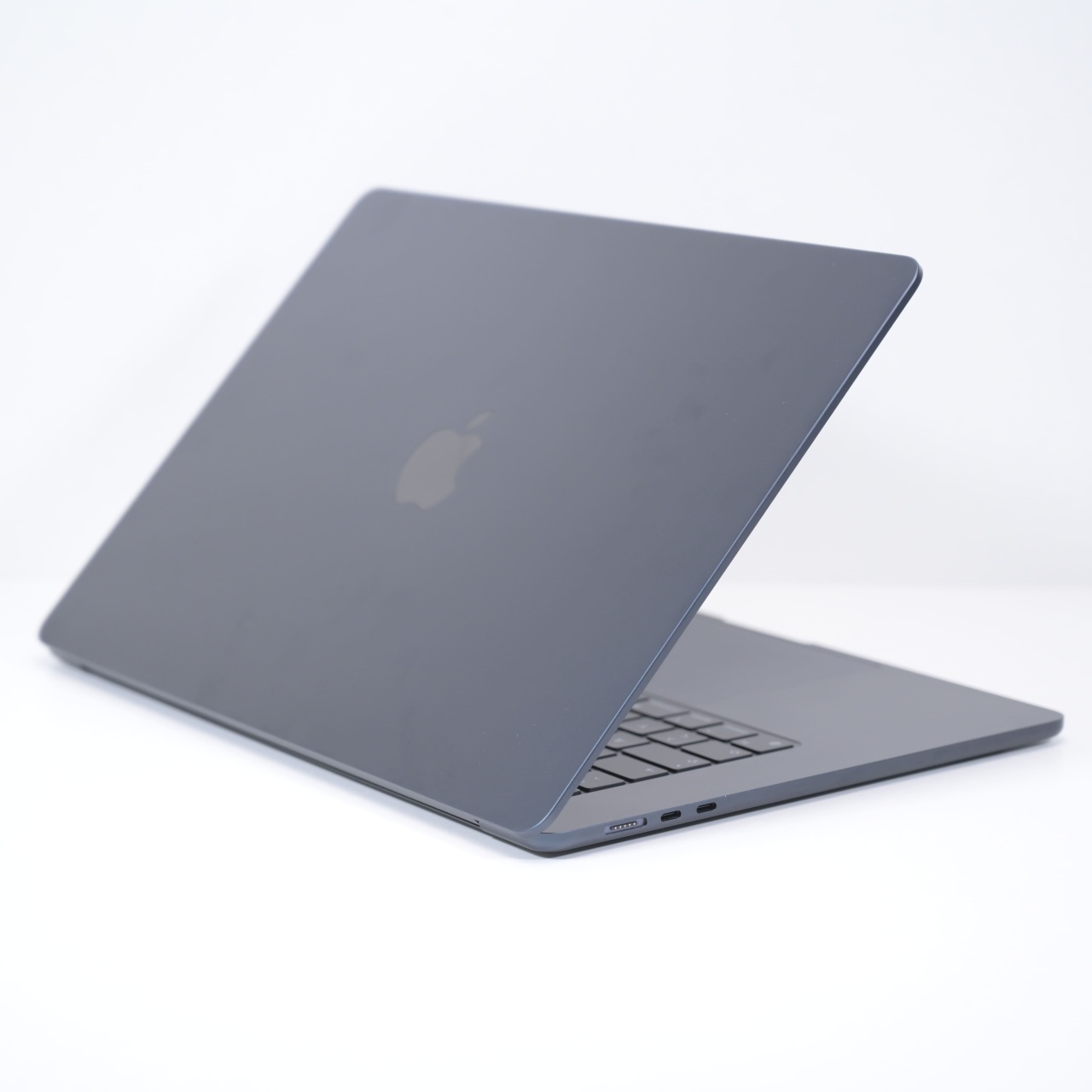Laptop Apple Macbook Air A2941 (M2, 2023), Apple M2, 15.3