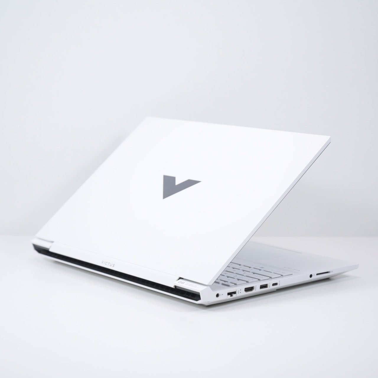 Laptop HP Victus 16-e0008nq, AMD Ryzen 7 5800H, Rezolutie FullHD, 16
