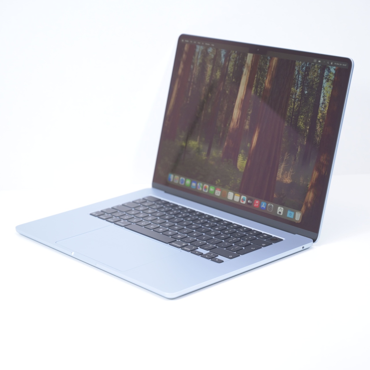 パソコン Macbook Air M4 Apple、M4チップを搭載し、スカイブルーのカラーの新しいMacBook Airを