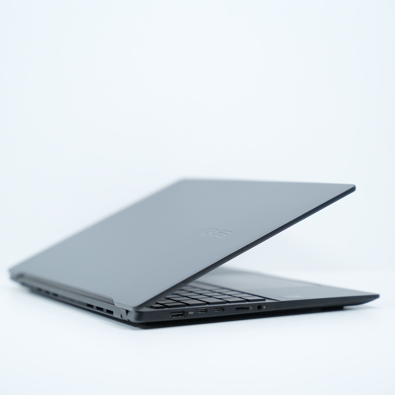 Laptop Asus VivoBook S15 (S5507QA-MA064X), Snapdragon X Elite - X1P42100, 15.6", Rezolutie 2880 x 1620, 120Hz, 16 GB DDR5, SSD de 512 GB, Qualcomm Adreno X1-45 - imagine 3