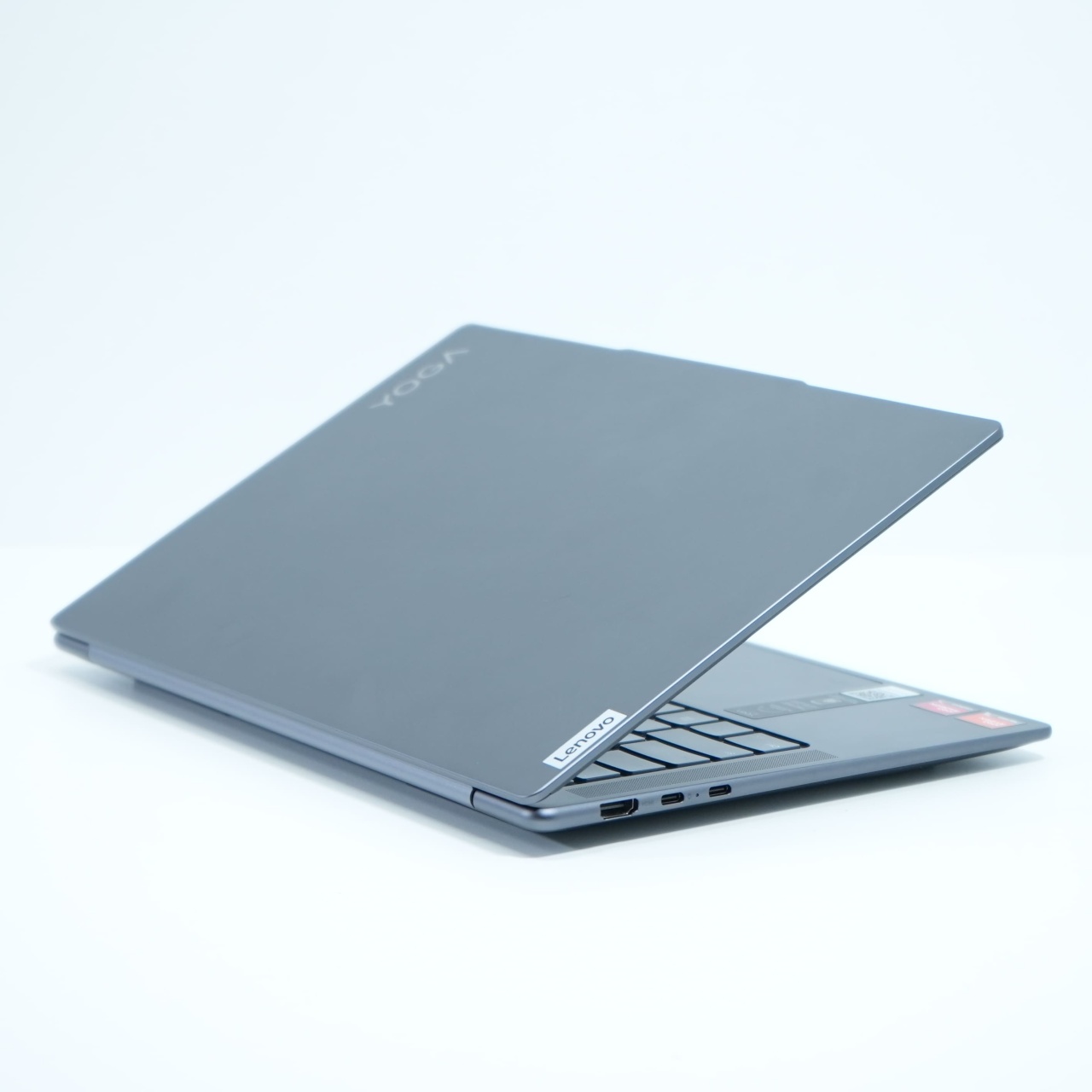 Laptop Lenovo Yoga Pro 7 14aph8, AMD Ryzen 7 7840HS, Rezolutie 2560x1600, 14.5", 32 GB DDR5, SSD de 1 TB, AMD RadeonT 780M - imagine 3