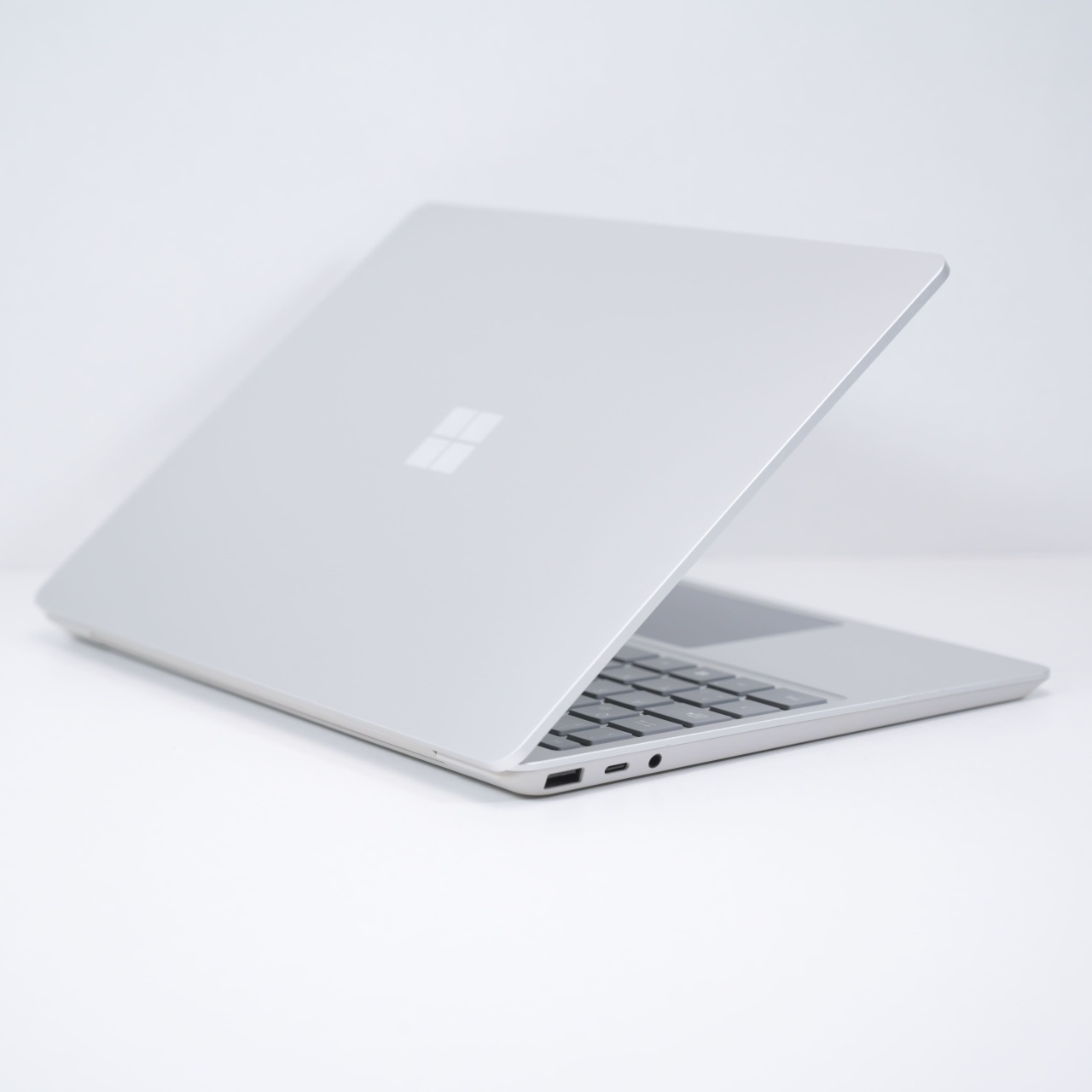 Laptop Microsoft Surface Go Laptop (model 1943), Intel Core i5-1035G1, 12.4\'\', Rezolutie 1536 x 1024, 8 GB DDR4, SSD de 256 GB, Intel UHD Graphics - 2 | YEO