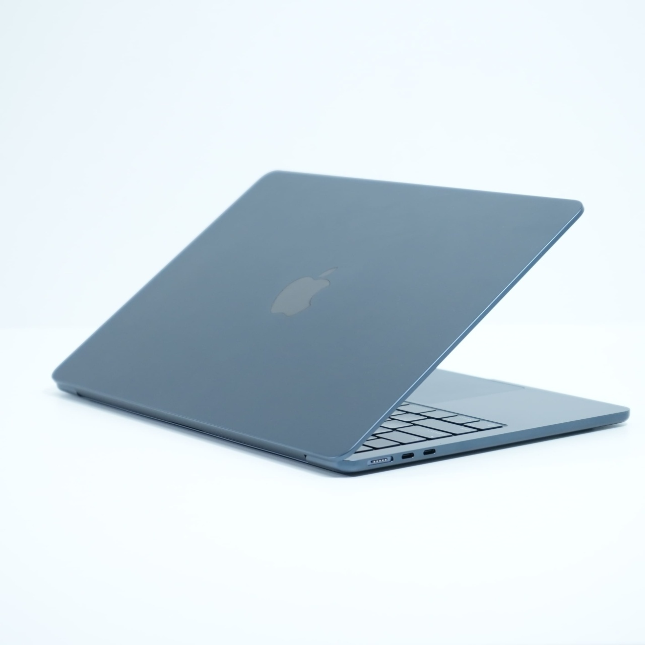 Laptop Apple Macbook Air A2681 (M2, 2022), Apple M2, 13.6", Rezolutie 2560 x 1664, 8 GB DDR5, SSD de 256 GB, Apple M2 - imagine 3