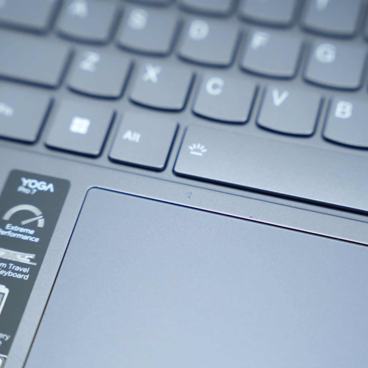 Laptop Lenovo Yoga Pro 7 14aph8, AMD Ryzen 7 7840HS, Rezolutie 2560x1600, 14.5", 32 GB DDR5, SSD de 1 TB, AMD RadeonT 780M - imagine 7