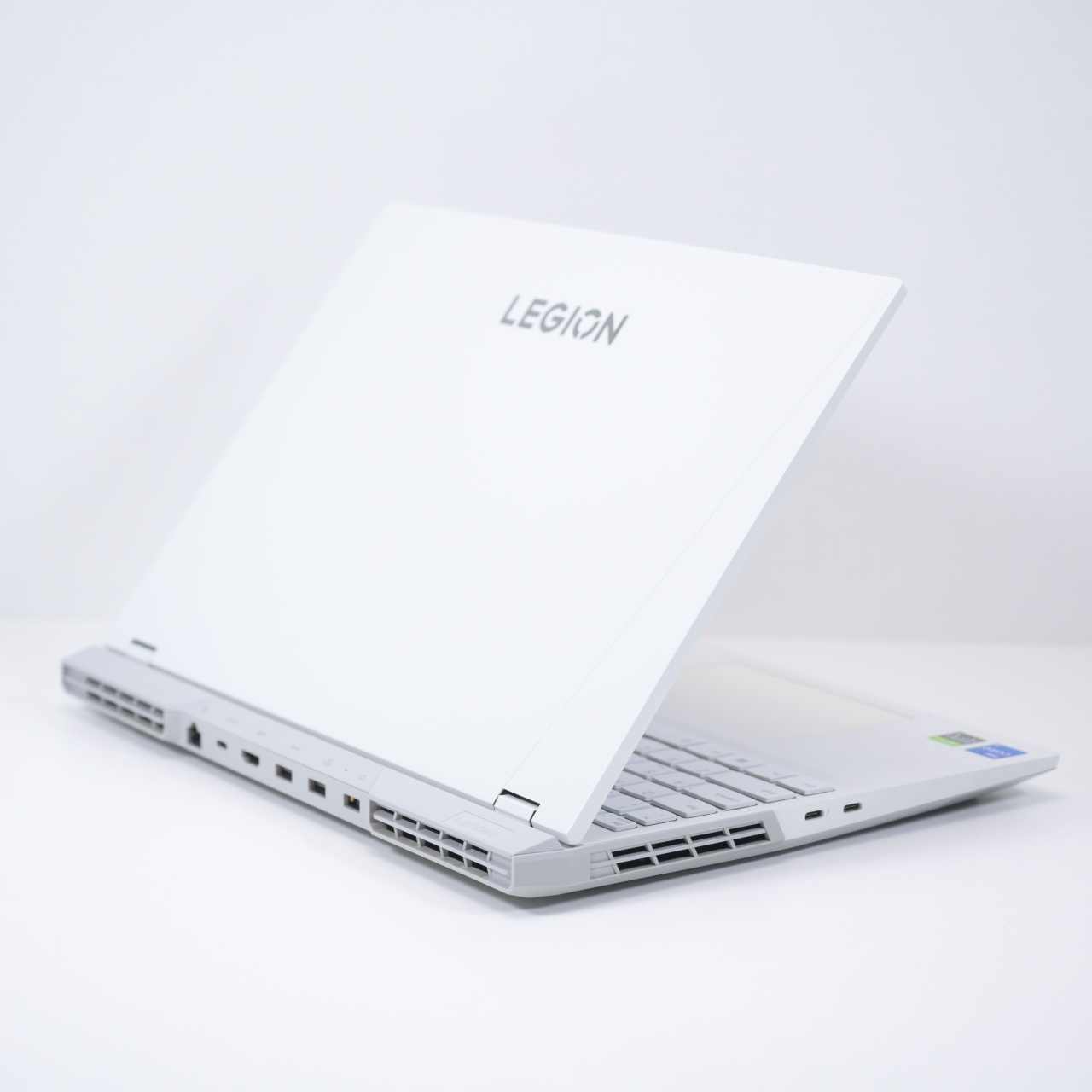 Laptop Lenovo Legion 5 PRO 16IAH7H, Intel Core i5-12500H, Rezolutie 2560x1600, 16