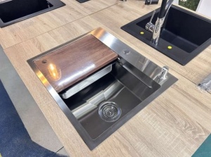 Čelična Inox Sudopera SanDonna HD6050 R sa Bogatom Opremljenom Setom - Img 3