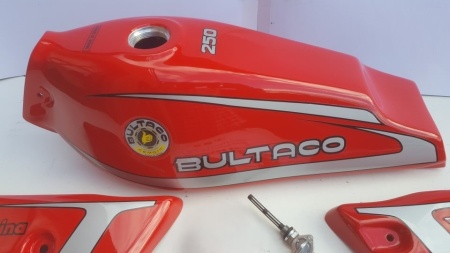 BULTACO ALPINA 188 GAS TANK AND SIDE PANELS NEW BULTACO ALPINA 188 SET BODY PARTS FULL BIKE NEW - Img 6