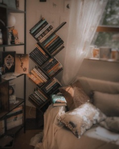 VASAGLE Biblioteca de podea cu 8 etaje, cu rafturi din lemn in forma V, 25x141x50cm, maro rustic - Img 2