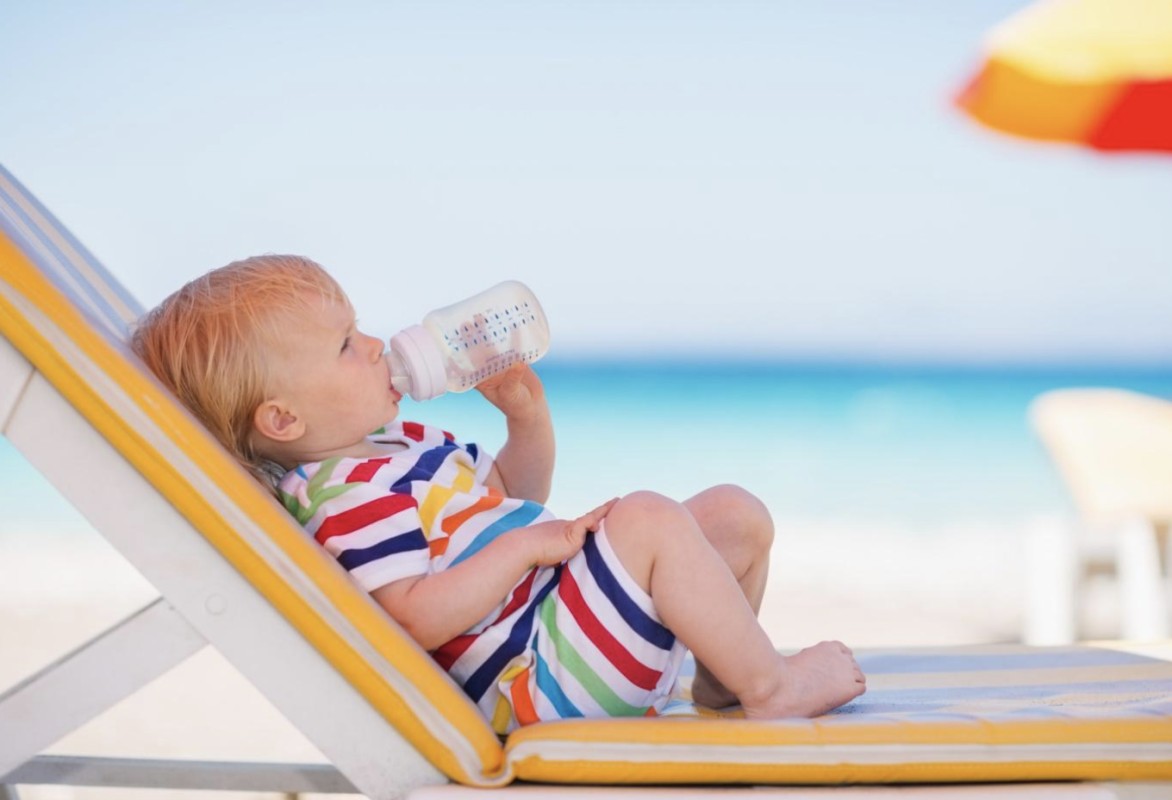 Cum facem față caniculei: sfaturi și produse esențiale pentru fiecare destinație