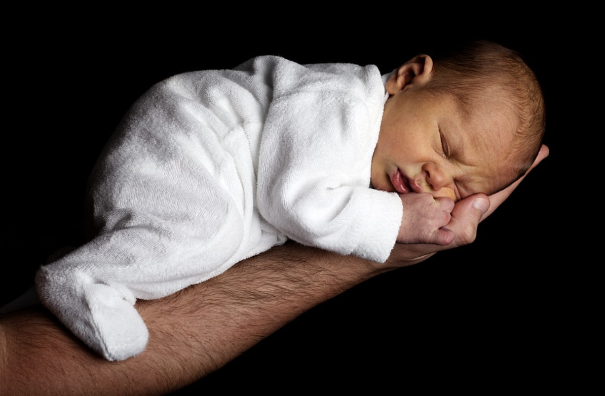 Top 10 lucruri care nu trebuie să îți lipsească în prima săptămână de viață a bebelușului