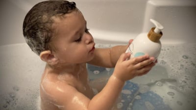 Cum să faci baia bebelușului o experiență plăcută?