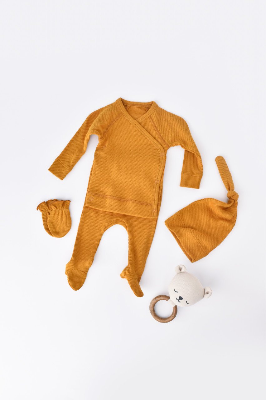 Set 4 piese: bluza, pantaloni, caciulita si manusi din bumbac organic si modal - Sofran, BabyCosy