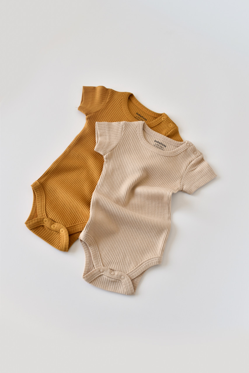 Set de 2 body-uri cu maneca scurta din bumbac organic si modal - Mustar/ Somon BabyCosy