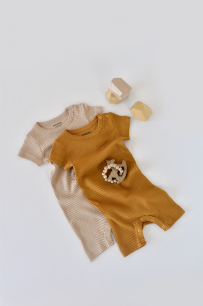 Set de 2 salopetele cu maneca scurta din bumbac organic si modal - Mustar/ Somon BabyCosy