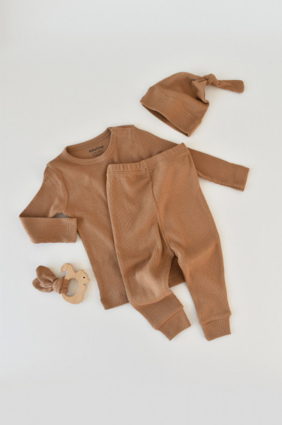 Set 3 piese: bluzita cu maneca lunga, panataloni lungi si caciulita din bumbac organic si modal - Maro, Baby Cosy