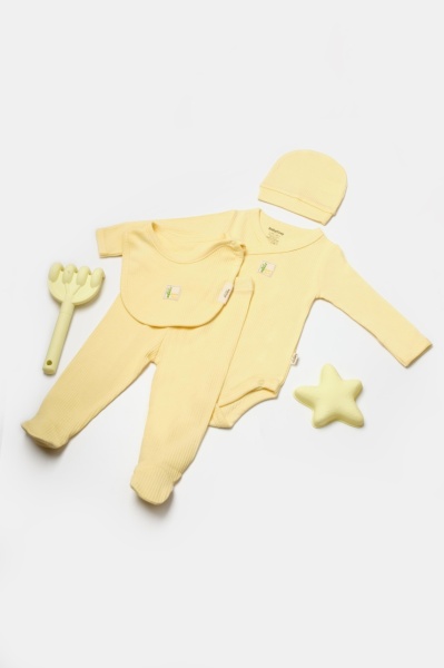 Set 4 piese:body, pantaloni, baveta si caciulita Bamboo, galben, BabyCosy, 50% bumbac+50%bambus