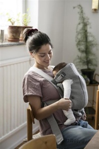 BabyBjorn - Marsupiu anatomic Mini, cu pozitii multiple de purtare, Light Grey, 3D Jersey - Img 3