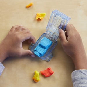 PLAY DOH MARVEL SET HULK LOVESTE SI ZDROBESTE - Img 4
