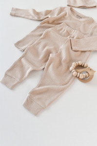 Set 3 piese: bluzita cu maneca lunga, panataloni lungi si caciulita din bumbac organic si modal - Blush, Baby Cosy