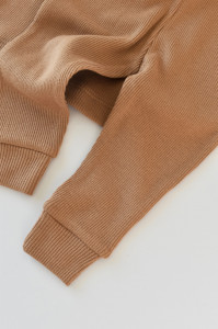 Set 3 piese: bluzita cu maneca lunga, panataloni lungi si caciulita din bumbac organic si modal - Maro, Baby Cosy