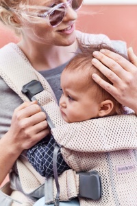 BabyBjorn - Marsupiu anatomic One Air - Pearly Pink, 3D Mesh - Img 3