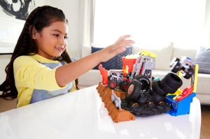 HOT WHEELS MONSTER TRUCKS ENTRY CHALLENGE ARENA SMASHERS PROVOCAREA TIRE PRESS - Img 3
