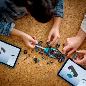 Masina de curse Mercedes-AMG F1® W15 - Img 4