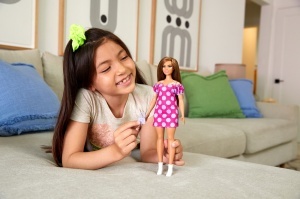 PAPUSA BARBIE FASHIONISTA SATENA CU ROCHIE ROZ CU BULINE - Img 3
