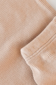Set 3 piese: body cu maneca lunga, pantaloni lungi si caciulita din bumbac organic si modal - Somon, BabyCosy