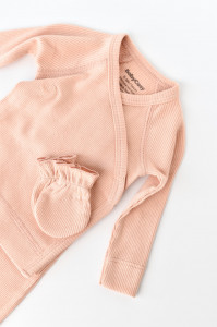 Set 4 piese: bluza, pantaloni, caciulita si manusi din bumbac organic si modal - Piersica, Baby Cosy