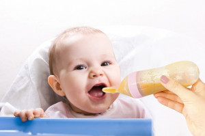 Lingurita cu rezervor pentru bebelusi, BabyJem, cu capac protectie, 90 ml