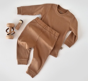 Set bluzita cu maneca lunga si pantaloni lungi din bumbac organic si 5% elastan - maro, BabyCosy