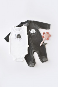 Set Broscuta cu salopeta si body din 80%bumbac organic si 20% poliester - Antracit, Baby Cosy