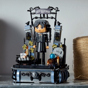 LEGO WEDNESDAY FIGURINA WEDNESDAY ADDAMS 76780 - Img 3