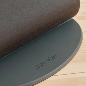 BabyBjorn - Balansoar Bliss Anthracite cu aspect delicat de petala, tesatura matlasata - Img 3