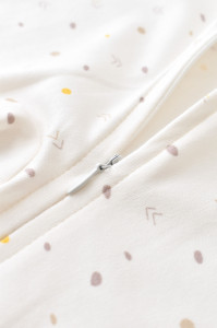 Salopeta cu fermoar cu maneca lunga si panataloni lungi - 100%bumbac organic - Ecru cu buline, Baby Cosy
