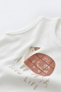 Set Broscuta cu salopeta si body din 80%bumbac organic si 20% poliester - Caramiziu, Baby Cosy