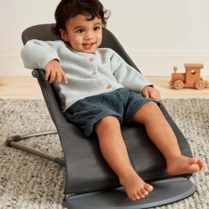 BabyBjorn - Balansoar Bliss Anthracite cu aspect delicat de petala, tesatura matlasata - Img 5