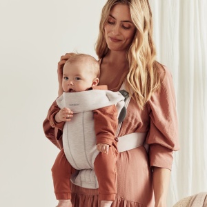 BabyBjorn - Marsupiu anatomic Mini, cu pozitii multiple de purtare, Light Beige, 3D Jersey - Img 2