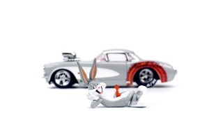 JADA MASINUTA METALICA BUGS BUNNY 1957 CHEVROLET CORVETTE 1:24 - Img 2
