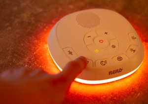 Neno Lumia – Lampă de veghe pentru bebeluși cu lumini, sunete și pulsometru - Img 7