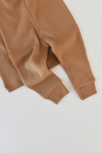 Set 3 piese: bluzita cu maneca lunga, panataloni lungi si caciulita din bumbac organic si modal - Maro, Baby Cosy