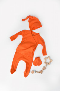 Set 4 piese: bluza, pantaloni, caciulita si manusi din bumbac organic si modal - Rodie, Baby Cosy