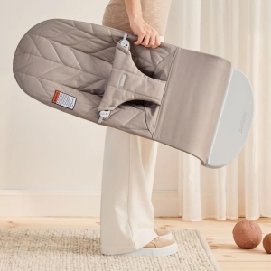 BabyBjorn - Balansoar Bliss Sand Gray cu aspect delicat de petala, tesatura matlasata - Img 2