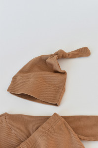 Set 3 piese: bluzita cu maneca lunga, panataloni lungi si caciulita din bumbac organic si modal - Maro, Baby Cosy