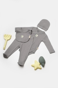 Set 4 piese:body, pantaloni, baveta si caciulita Bamboo, gri, BabyCosy, 50% bumbac+50%bambus