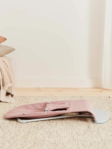 BabyBjorn - Balansoar Bliss Dusty Pink cu aspect delicat de petala, tesatura matlasata - Img 4