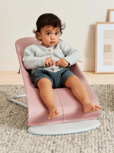 BabyBjorn - Balansoar Bliss Dusty Pink cu aspect delicat de petala, tesatura matlasata, cu bara de jucarii inclusa - Img 3