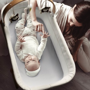 BabyGo - Patut cu cadru din Lemn si Bara de Jucarii Sleepgood Mesh - Img 3