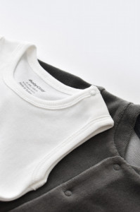 Set Broscuta cu salopeta si body din 80%bumbac organic si 20% poliester - Antracit, Baby Cosy